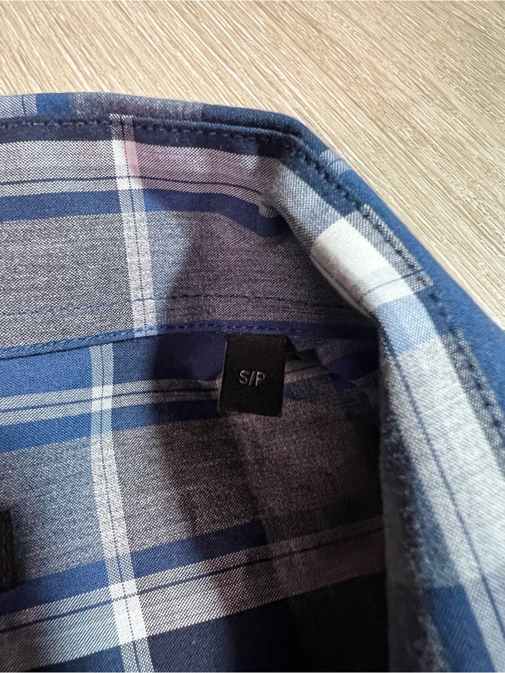 RW&CO. Men’s Blue Plaid Short-Sleeve Button-Up Slim Fit Shirt -INK STAIN ON BACK - Picture 4 of 9